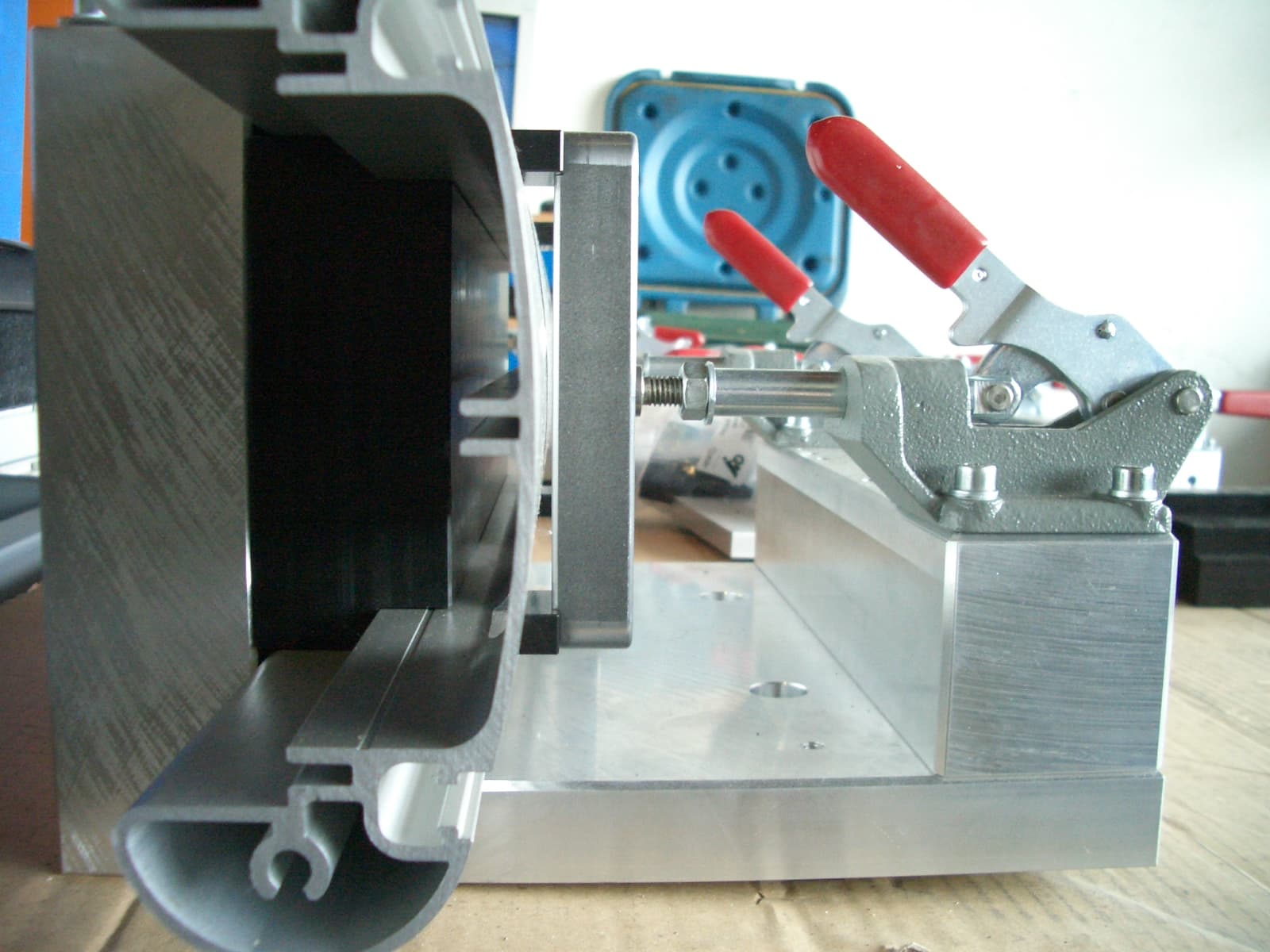 SR-tech GmbH & Co. KG