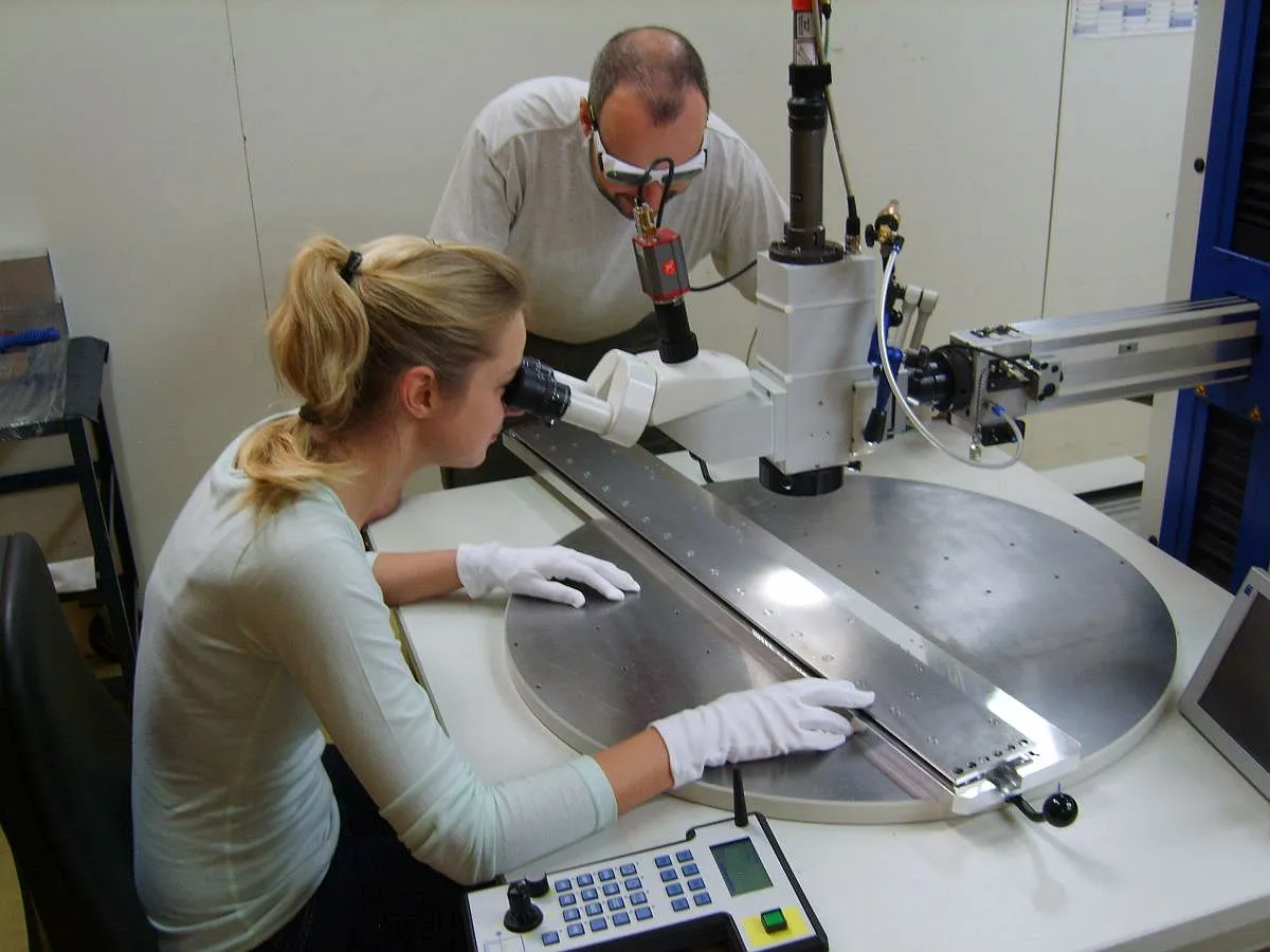 Impianto di saldatura laser a REUTER Vacuumlöttechnik GmbH & Co. KG