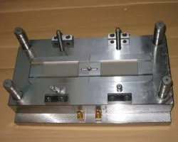 Injection molding tool nozzle side